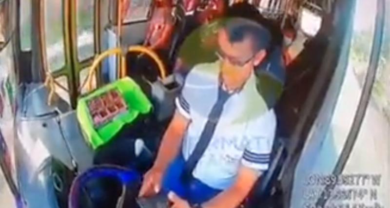 VIDEO - Le chauffeur de ce bus scolaire regarde son téléphone en conduisant, la suite coule de source