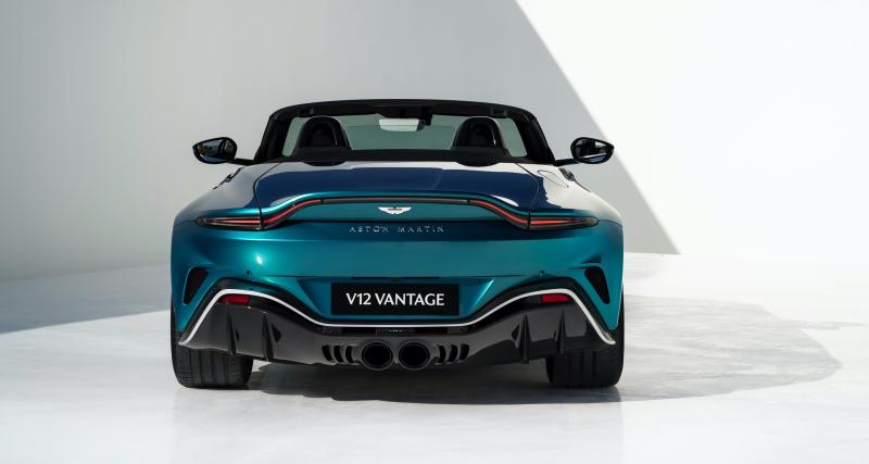 Aston Martin V12 Vantage Roadster (2022) : la dernière supercar à moteur V12 de la marque tombe le haut - Aston Martin V12 Vantage (2022)