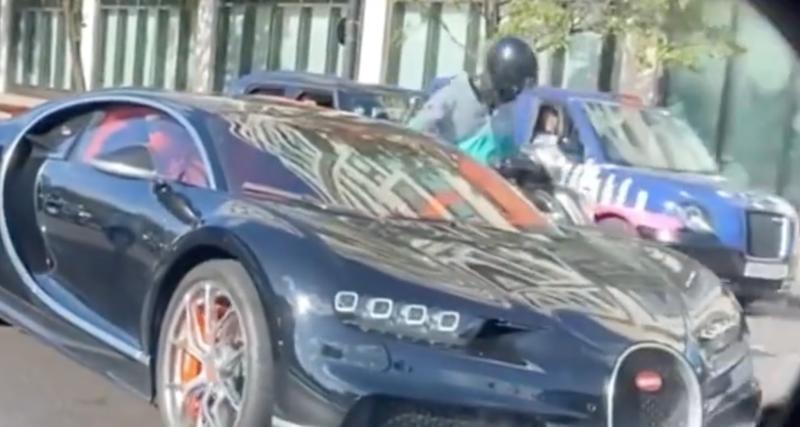  - VIDEO - Deux scooters attaquent une Bugatti au marteau, elle s'en sort vraiment bien