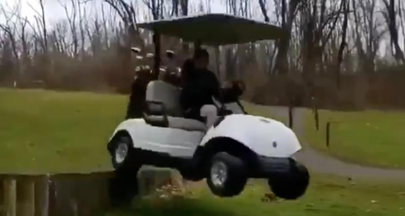  - VIDEO - Il tente une cascade avec une voiturette de golf, évidemment elle n'est pas taillée pour ça