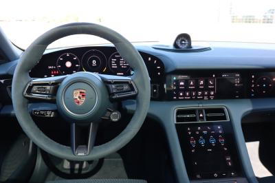 Le système multimédia de la Porsche Taycan en images