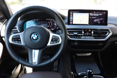 Le système multimédia du BMW iX3 restylé en images