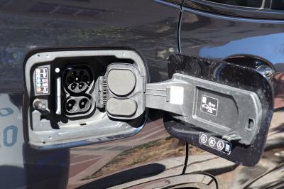 Les électriques polyvalentes | BMW iX3 restylé vs Kia EV6