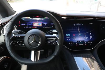 Le système multimédia Hyperscreen de la Mercedes-Benz EQS en images