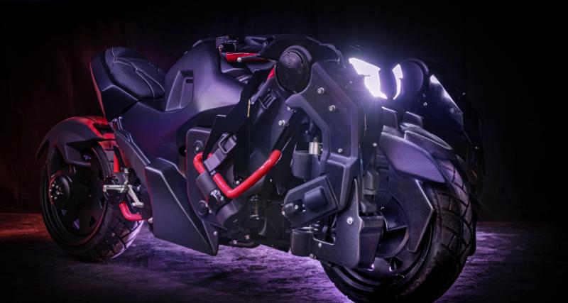 Fabriquée en France, la Batcycle du jeu vidéo Gotham Knights s’expose lors du Mondial de l’Auto 2022 - On peut monter sur la Batcycle au Mondial de l’Auto