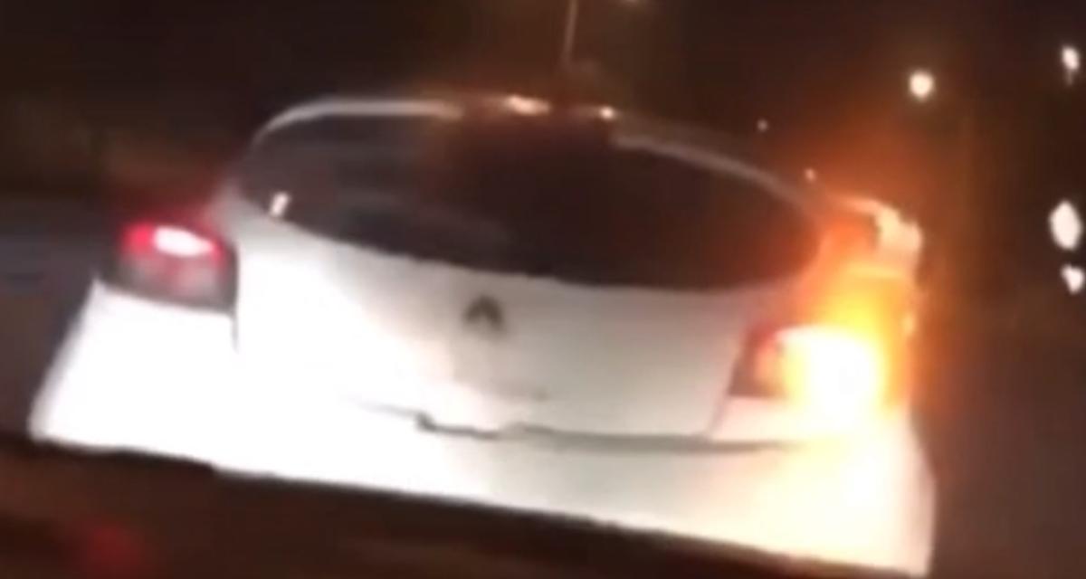 VIDEO - Il force la voiture devant lui sur l'autoroute à se rabattre, cette dernière freine brusquement pour lui faire peur