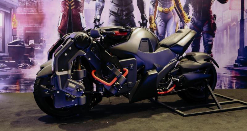  - La Batcycle du jeu Gotham Knights s’invite au Mondial de l’Auto 2022, nos photos de cette moto de super-héros