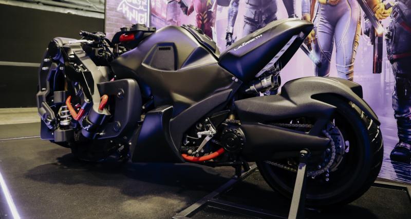 La Batcycle du jeu Gotham Knights s’invite au Mondial de l’Auto 2022, nos photos de cette moto de super-héros - La Batcycle de Lazareth