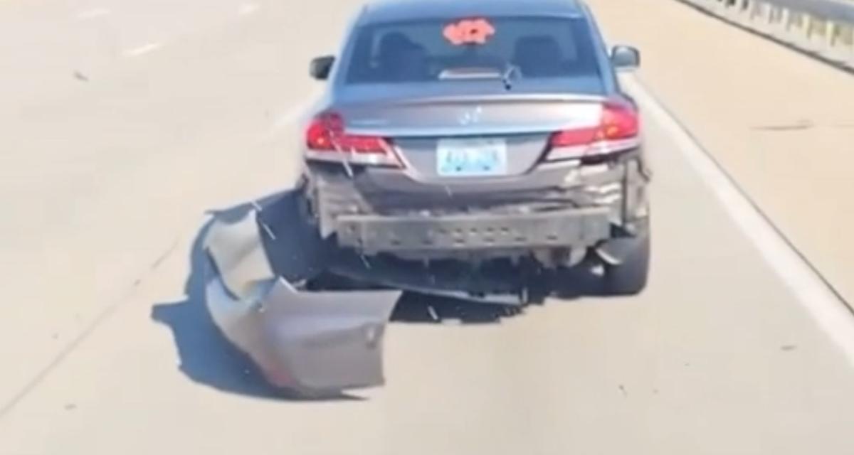 VIDEO - Il roule au ralenti sur l'autoroute et trouve quand même le moyen de s'accrocher avec un automobiliste