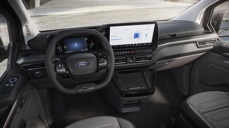  - Ford E-Tourneo Custom (2023) | Les photos du van électrique à neuf places