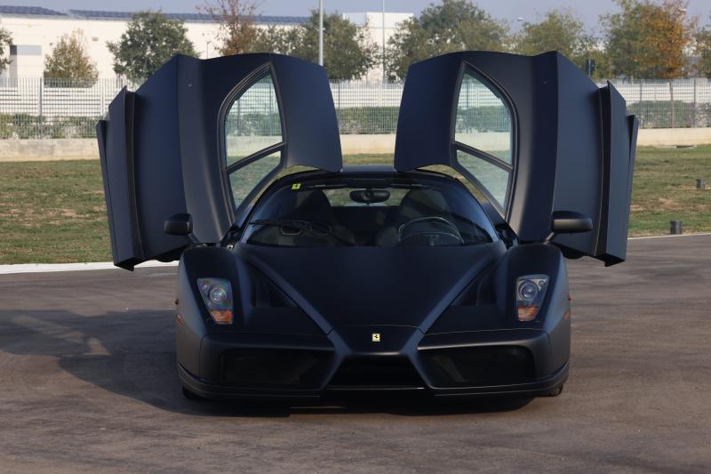  - Ferrari Enzo | Les photos du seul exemplaire peint en noir mat d’origine