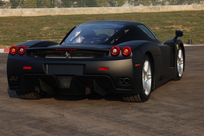  - Ferrari Enzo | Les photos du seul exemplaire peint en noir mat d’origine