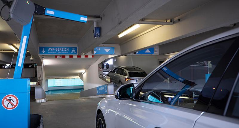 Mercedes lance le parking totalement automatisé - Volkswagen travaille aussi sur la question