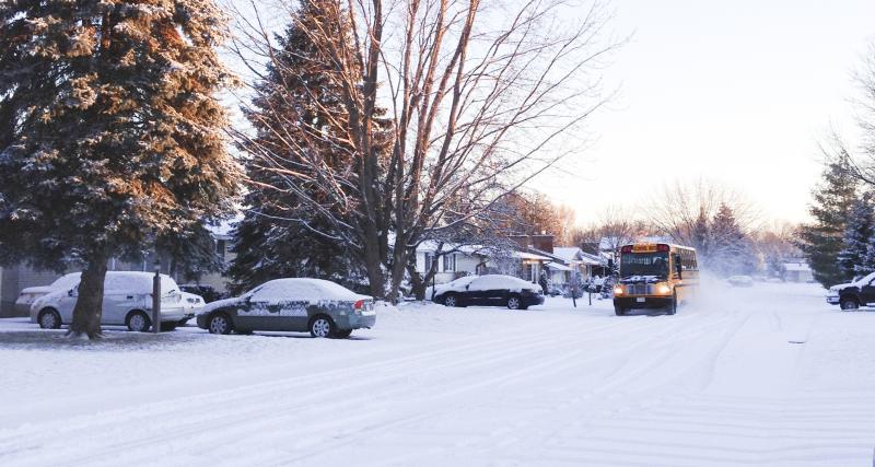  - Des bus scolaires sans pneus neige dans les Pyrénées, les parents sont furieux