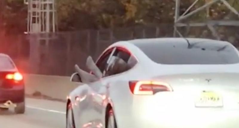 VIDEO - Il utilise l'Autopilot de sa Tesla de la pire des façons