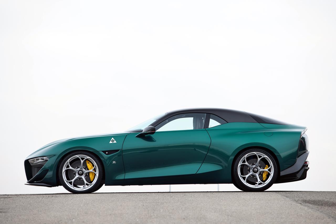 https://img4.autodeclics.com/6/2022/12/photos/15/441729/hd-alfa-romeo-giulia---les-photos-de-la-version-swb-zagato-2022.jpg