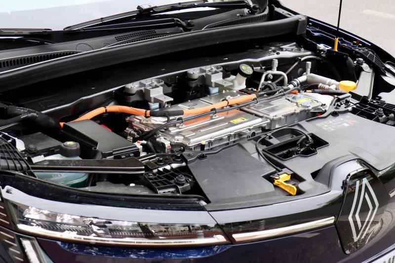  - Les électriques polyvalentes | MG4 vs Renault Mégane E-Tech Electric