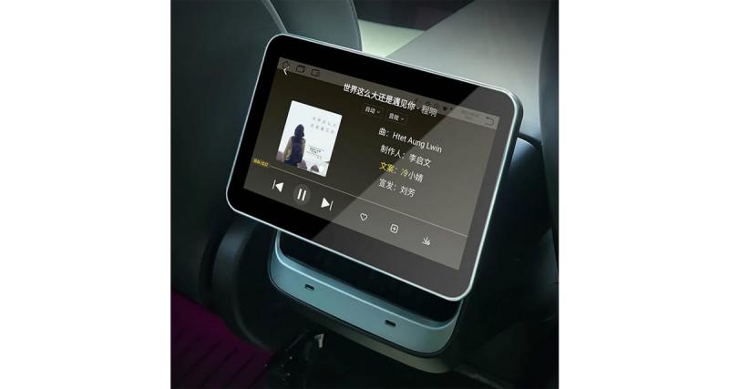 Pimp My EV commercialise un écran vidéo arrière pour les Tesla Model 3
