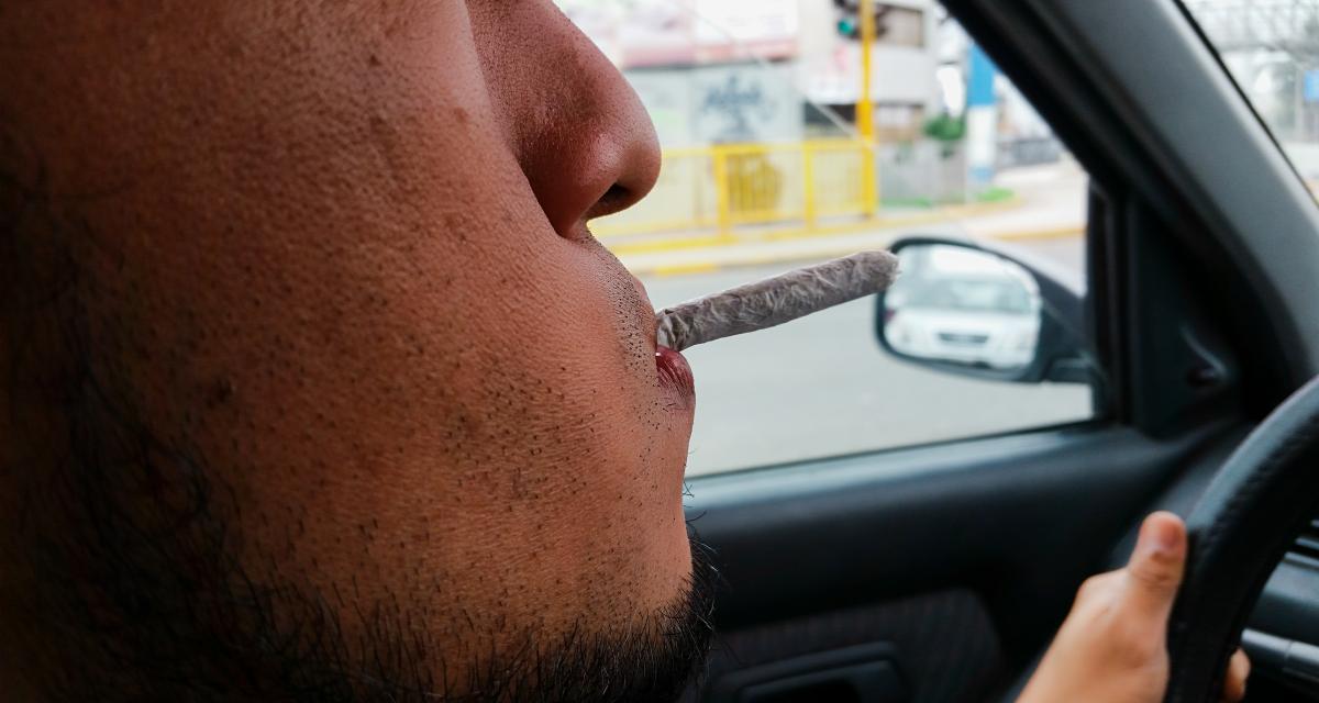 Cet automobiliste abuse sur la consommation de stupéfiants, il conduit aussi sans permis de conduire