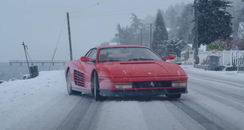 Le propriétaire de cette Ferrari s'offre un énorme délire sous la neige