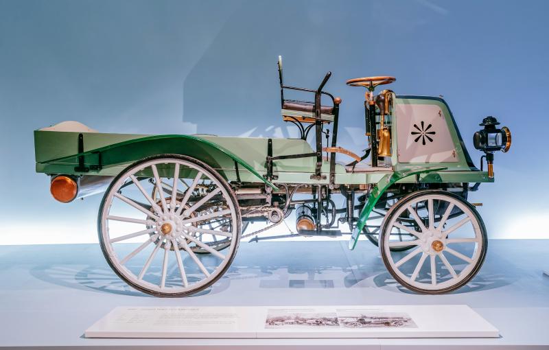 Utilitaire motorisé Daimler | Les photos de cet engin datant de 1899