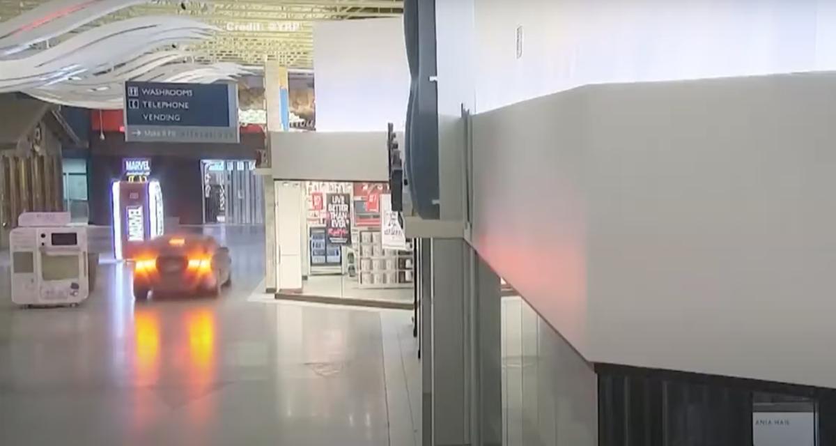 Cet automobiliste s'offre une virée nocturne dans un centre commercial à bord de son Audi