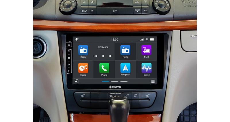  - Dynavin dévoile une station multimédia haut de gamme pour la Mercedes Classe W211