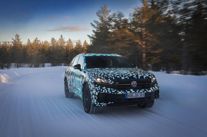 Volkswagen Touareg | Les spyshots officiels du SUV restylé 2023