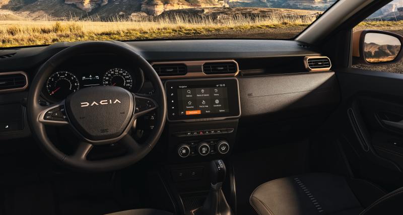 Dacia Duster Extreme (2023) : le best-seller adopte un style outdoor avec cette nouvelle finition - Surpiqûres et inserts en coloris Brun Cuivré