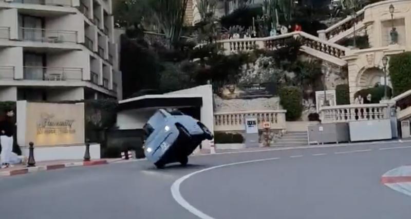  - Le conducteur pousse sa voiture sans permis dans ses retranchements, elle se renverse dans un célèbre virage du circuit de Monaco