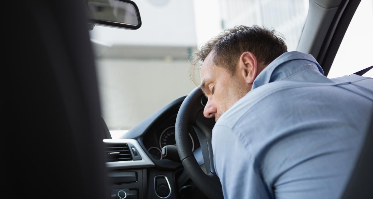 Cet article du Code de la route vous interdit de dormir dans votre voiture, ça peut valoir une grosse amende