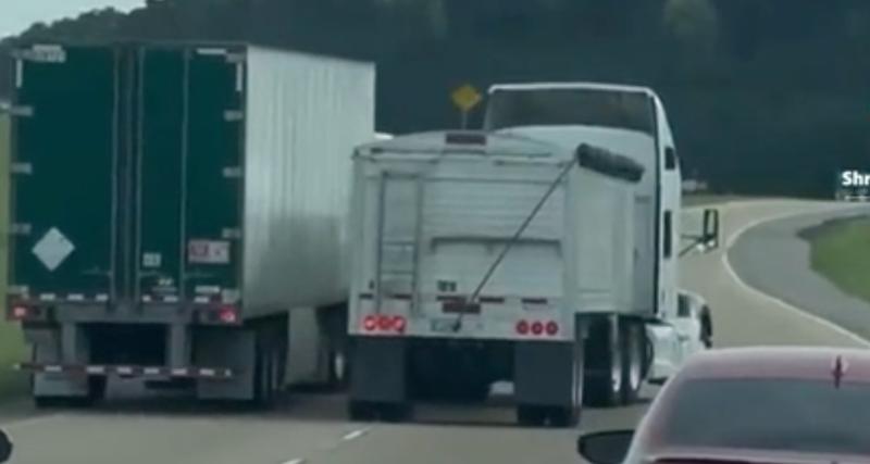 - VIDEO - Bataille entre deux camions pour doubler, ça crée tout de suite un embouteillage