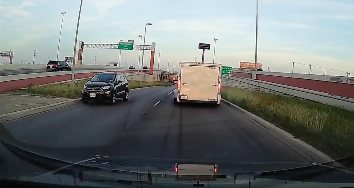 Cet automobiliste est parti pour entrer sur l'autoroute à contresens, personne ne lui dit rien
