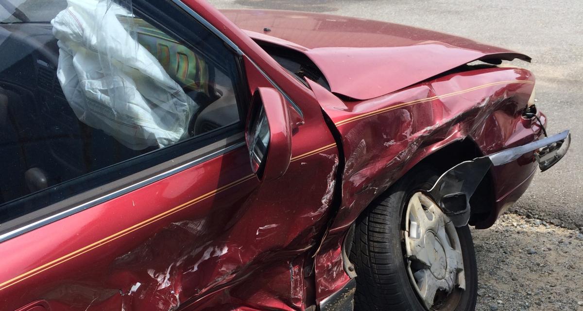 Suite à un accident dévastateur, cet automobiliste peut s'estimer extrêmement chanceux