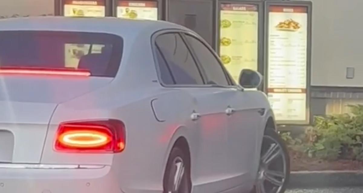Emmener une Rolls-Royce dans un drive de fast-food, mauvaise idée...