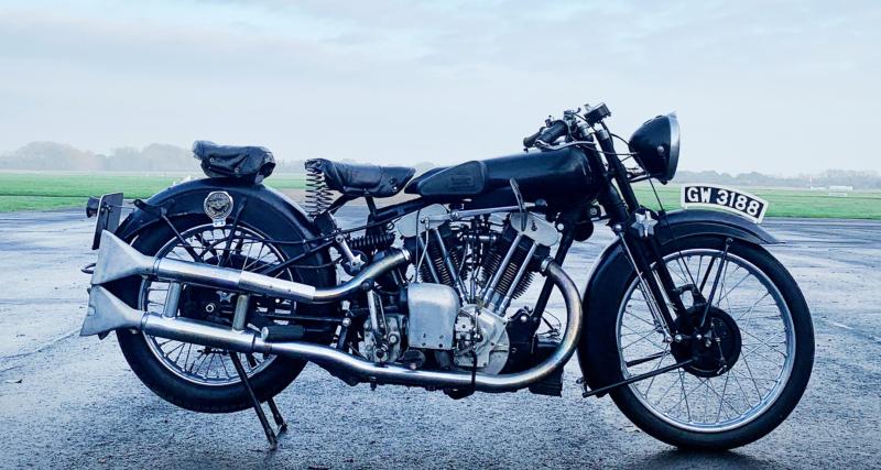  - Il achète cette moto pour une bouchée de pain, son propriétaire la revend 50 ans plus tard pour une somme énorme