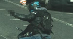 Ce motard s’en prend au radar à chaque excès de vitesse, la police met tout en œuvre pour l’interpeller