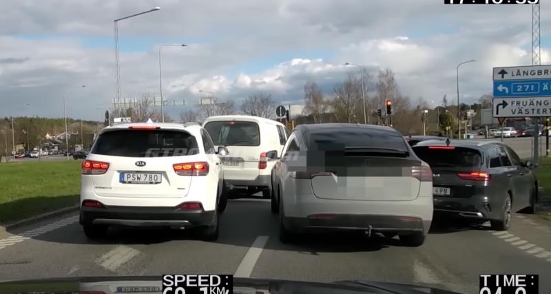  - Intense course-poursuite entre la police et un Tesla Model X, le SUV est stoppé par le trafic