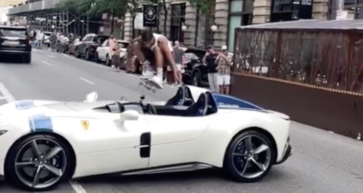 VIDEO - Ce talentueux skateur saute au-dessus d'une Ferrari, attention de ne pas se louper