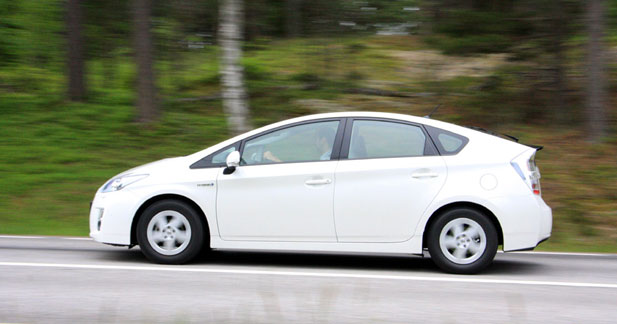 Essai Toyota Prius III : à maturité - Elle sait aussi jouer ''la vraie voiture''
