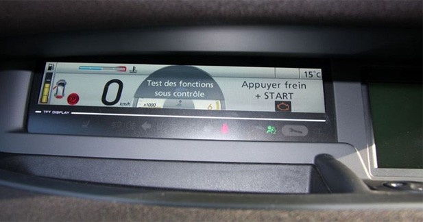 L'équipement du Renault Grand Scenic 2009 à la loupe - Un écran TFT personnalisable