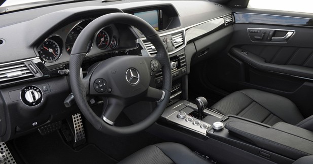 Mercedes E63 AMG : plus vraiment sage... - Une ligne bodybuildée
