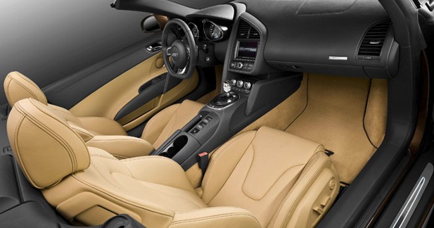 Caraudiovidéo : l'Audi R8 Spyder à la loupe - Equipée d'un tuner DAB