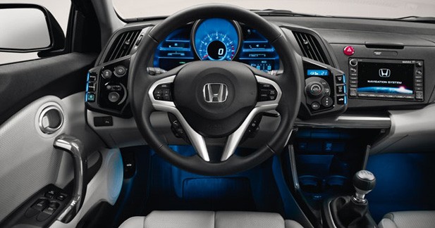 Caraudiovidéo : la Honda CR-Z à la loupe - Prises auxiliaire et USB iPod de série