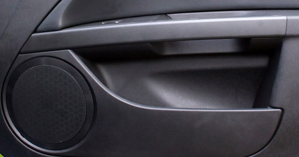 Caraudiovidéo : La Seat Leon Cupra R à la loupe - Ecoute et utilisation : une écoute vivante et assez bien timbrée !