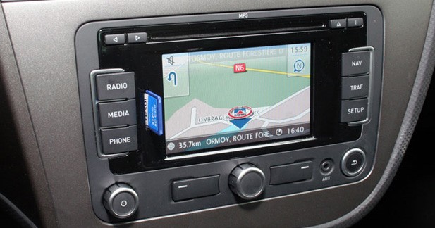 Caraudiovidéo : La Seat Leon Cupra R à la loupe - Un navigateur efficace, mais les fonctions multimédia sont restreintes !