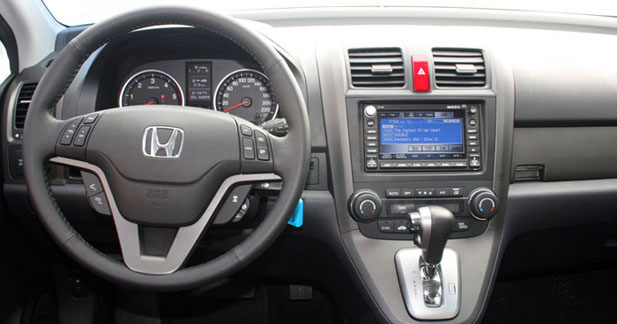 Caraudiovidéo : le Honda CRV Innova 2,2 i-DTEC à la loupe - Prestations : un bon contrôle iPod !