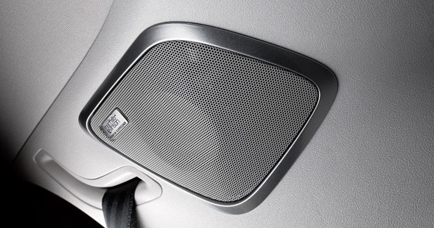 Caraudiovidéo : La Lexus CT 200h à la loupe - Un système hi-fi avec DSP signé Mark Levinson