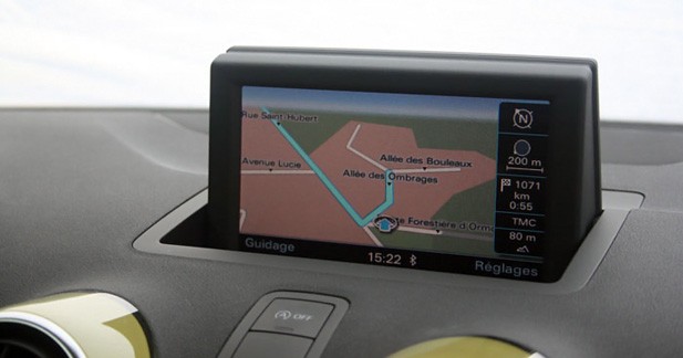 Caraudiovidéo : l'Audi A1 1.6 TDi Ambition à la loupe - L'infotrafic au service du GPS