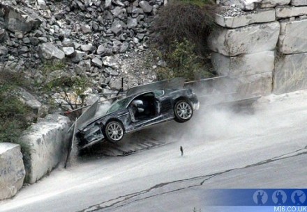James Bond détruit une 2ème Aston Martin